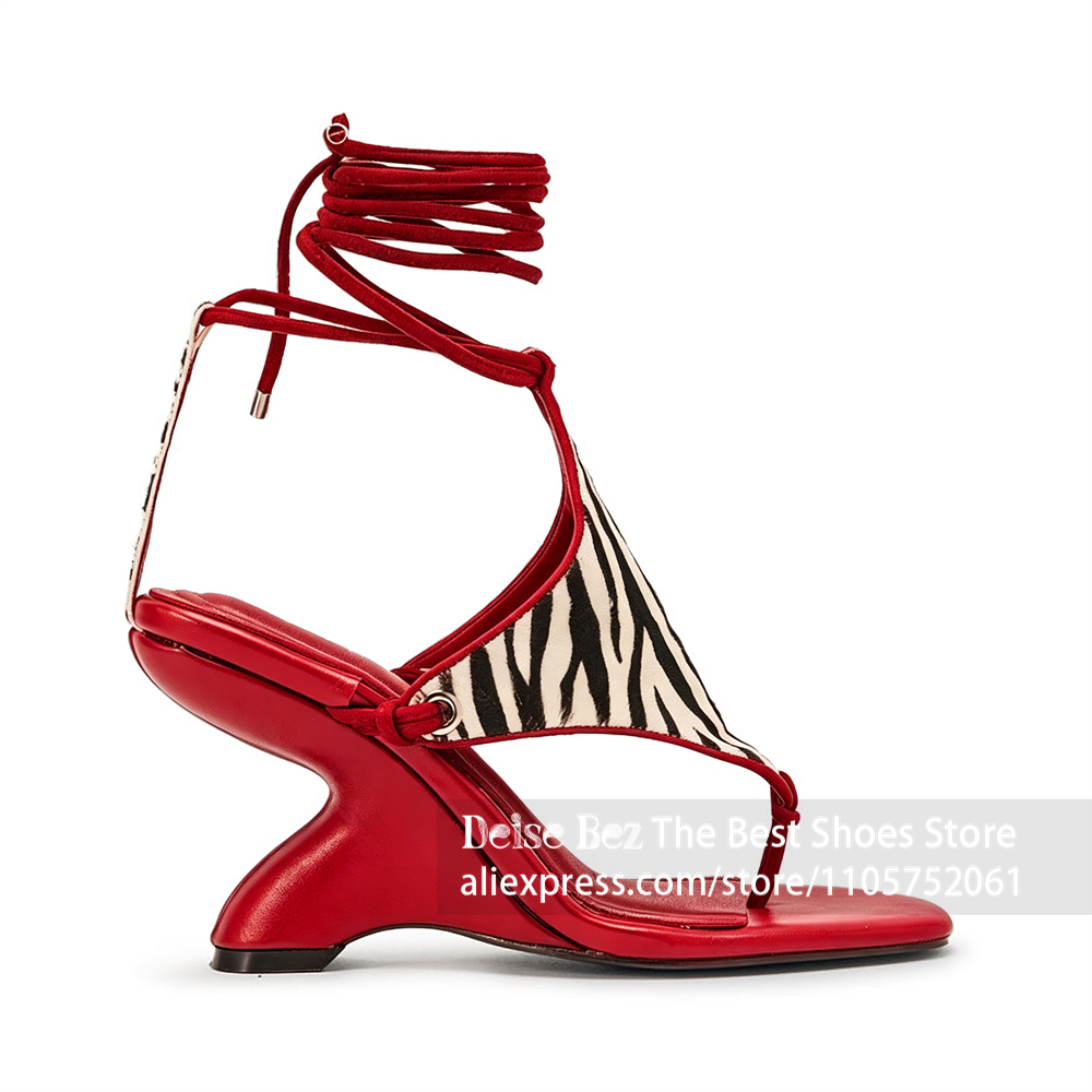 Sandal Strappy Heeled - Zebra-Print Schnür-Sandalen mit Skulpturalen Absätzen Schwarz-Weiß